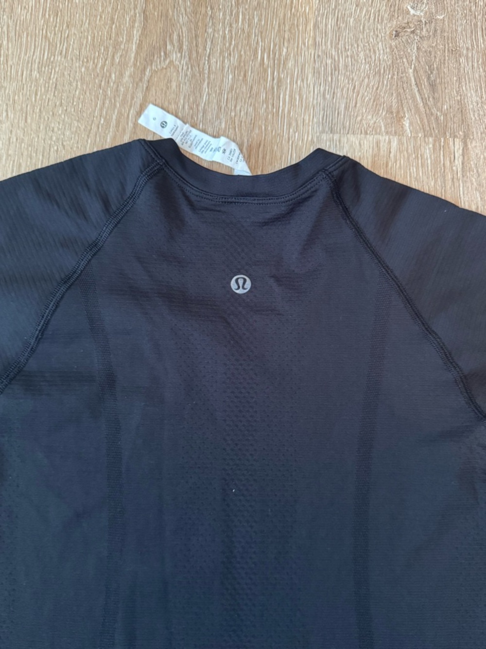 lululemon athletica Swiftly Tech Short-Sleeve Shirt size 6 - Picture 5 of 5